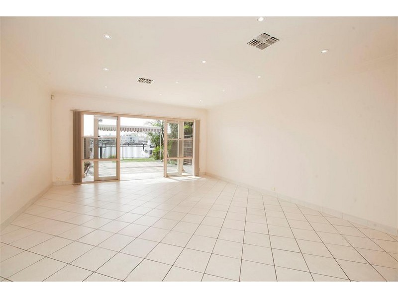 17A Gulf Point Drive, North Haven SA 5018