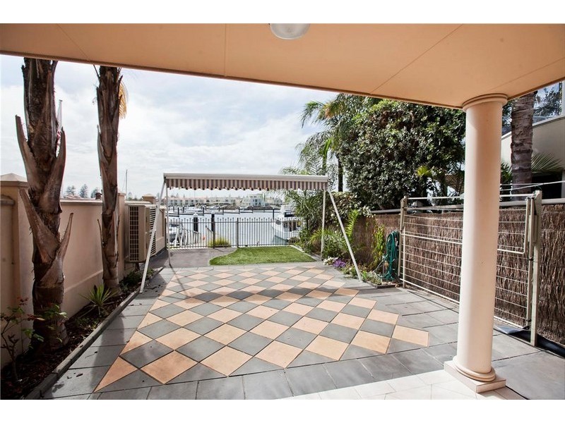 17A Gulf Point Drive, North Haven SA 5018