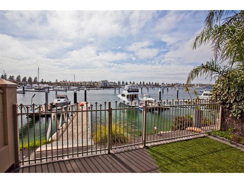 17A Gulf Point Drive, North Haven SA 5018