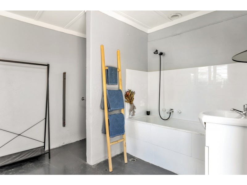 4 Swiggs Street, Birkenhead SA 5015