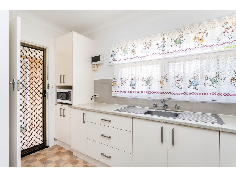 2/1 Giles Avenue, Glenelg SA 5045