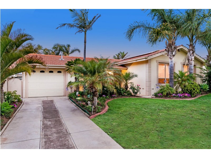 2 Pialba Grove, West Lakes Shore SA 5020