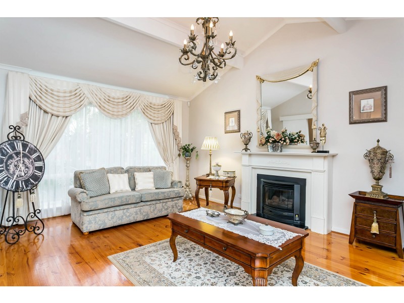 2 Pialba Grove, West Lakes Shore SA 5020