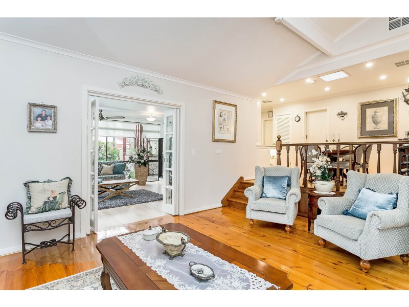 2 Pialba Grove, West Lakes Shore SA 5020