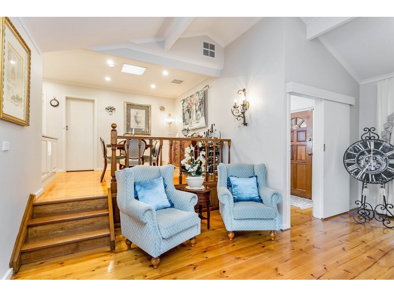 2 Pialba Grove, West Lakes Shore SA 5020