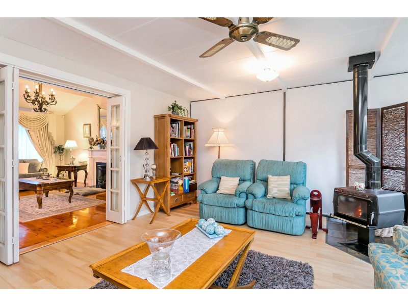 2 Pialba Grove, West Lakes Shore SA 5020