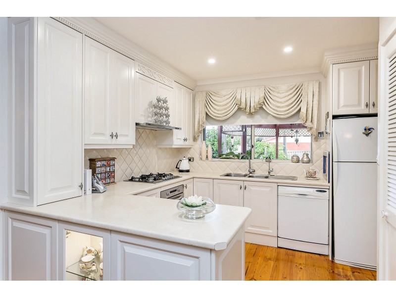 2 Pialba Grove, West Lakes Shore SA 5020