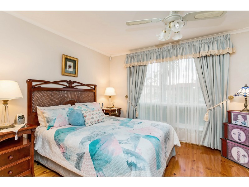 2 Pialba Grove, West Lakes Shore SA 5020