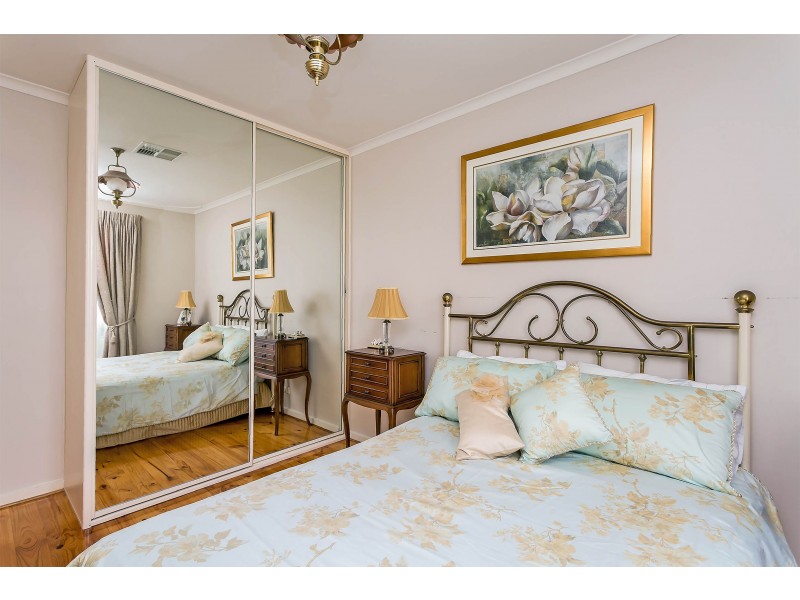 2 Pialba Grove, West Lakes Shore SA 5020