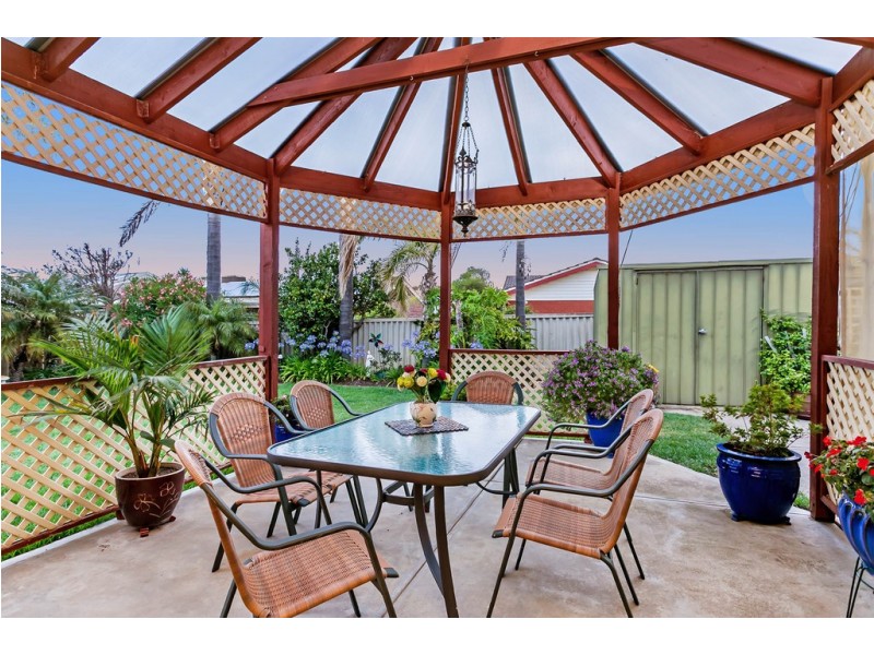 2 Pialba Grove, West Lakes Shore SA 5020