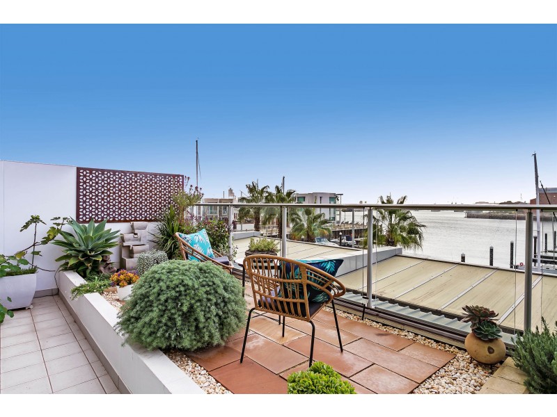 208/1-2 Tarni Court, New Port SA 5015