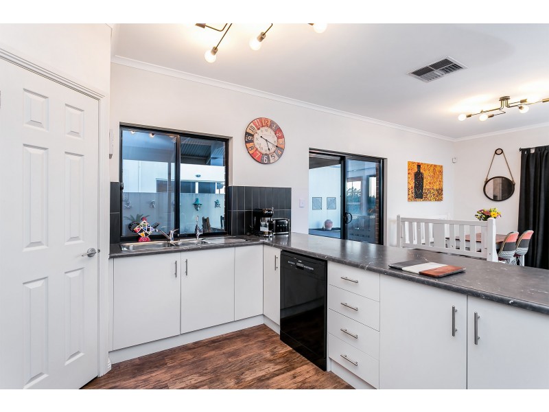 12 Pelican Lane, Mawson Lakes SA 5095