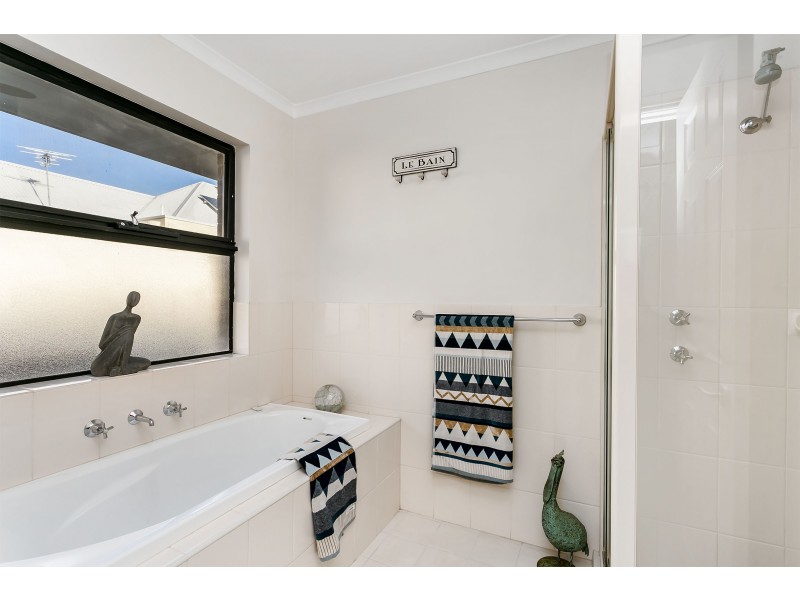 12 Pelican Lane, Mawson Lakes SA 5095