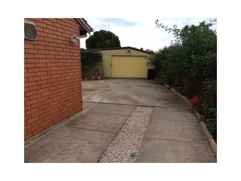 4 Wilterna Crescent, Smithfield SA 5114