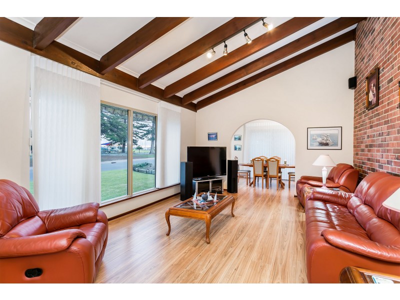 8 Revere Drive, North Haven SA 5018