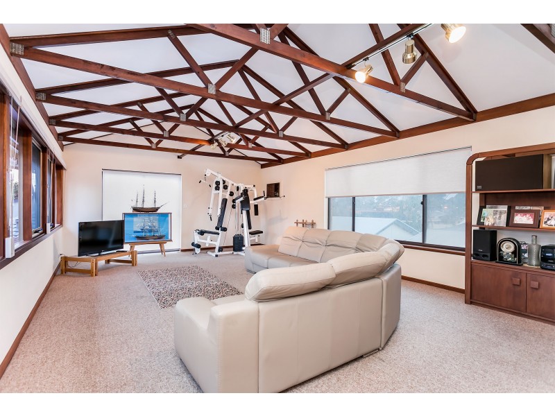 8 Revere Drive, North Haven SA 5018