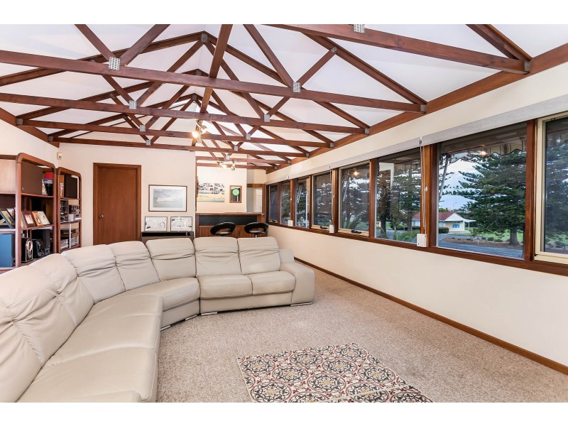 8 Revere Drive, North Haven SA 5018