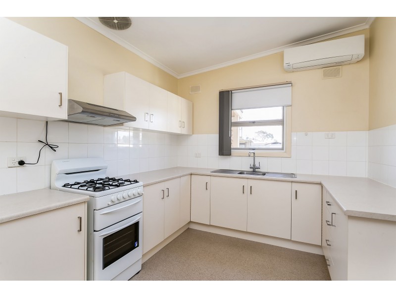 28 Bristol Cres, Taperoo SA 5017