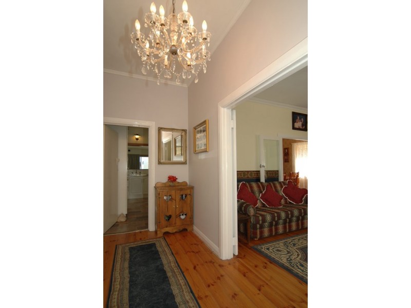 8 Kybunga Tce, Largs North SA 5016