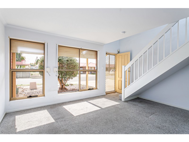 4 Weir Street, Largs Bay SA 5016