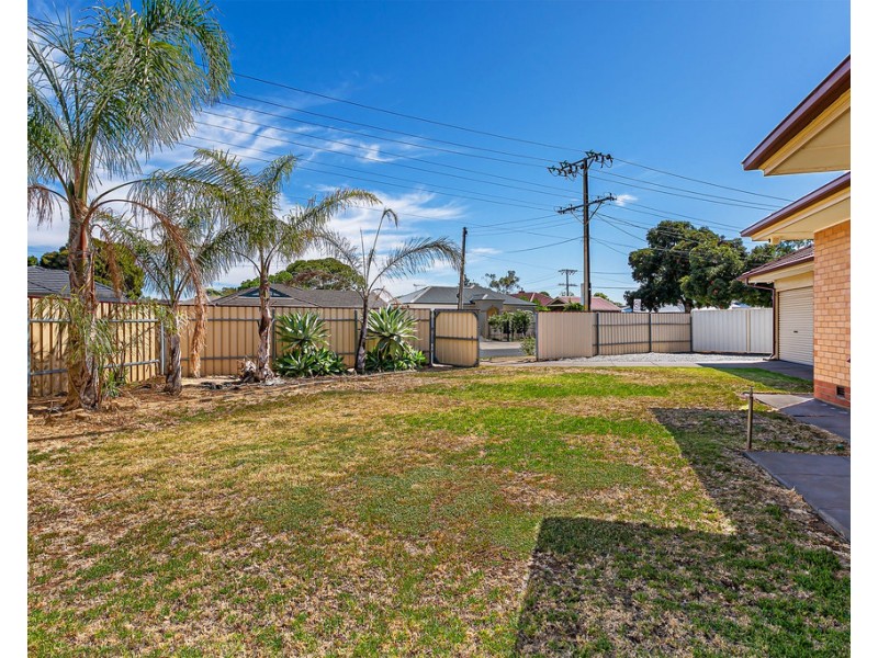 1 Robins Avenue, Findon SA 5023