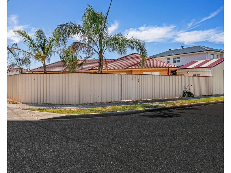 1 Robins Avenue, Findon SA 5023