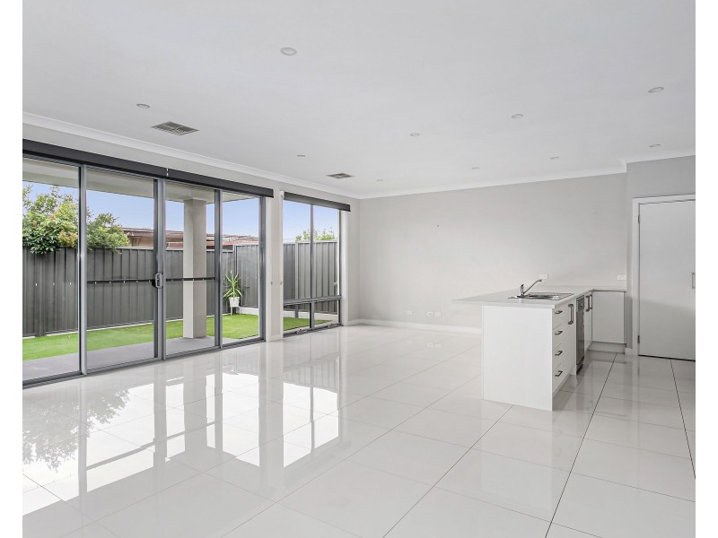 2 / 13 Bartlett Terrace, Semaphore Park SA 5019