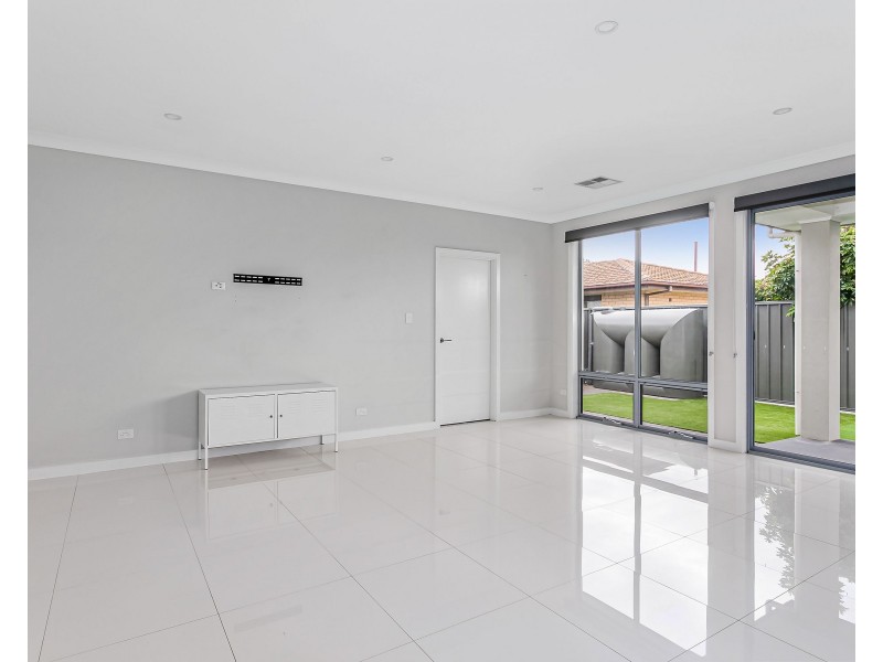 2 / 13 Bartlett Terrace, Semaphore Park SA 5019