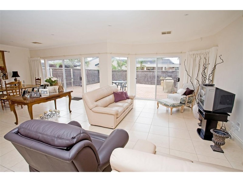 6a Tobago Ct, West Lakes SA 5021