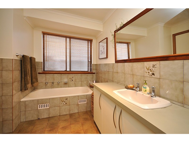 8 Kuta Crt, North Haven SA 5018