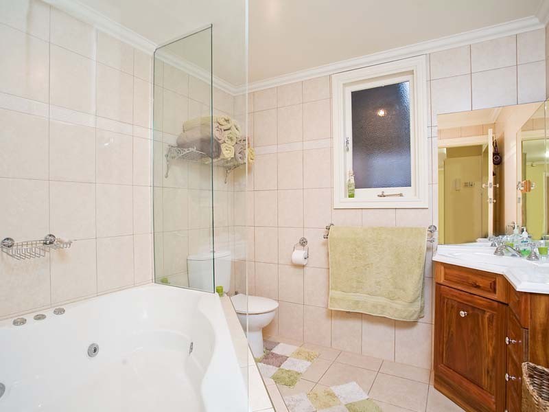 9 St Lawrence Avenue, Croydon SA 5008