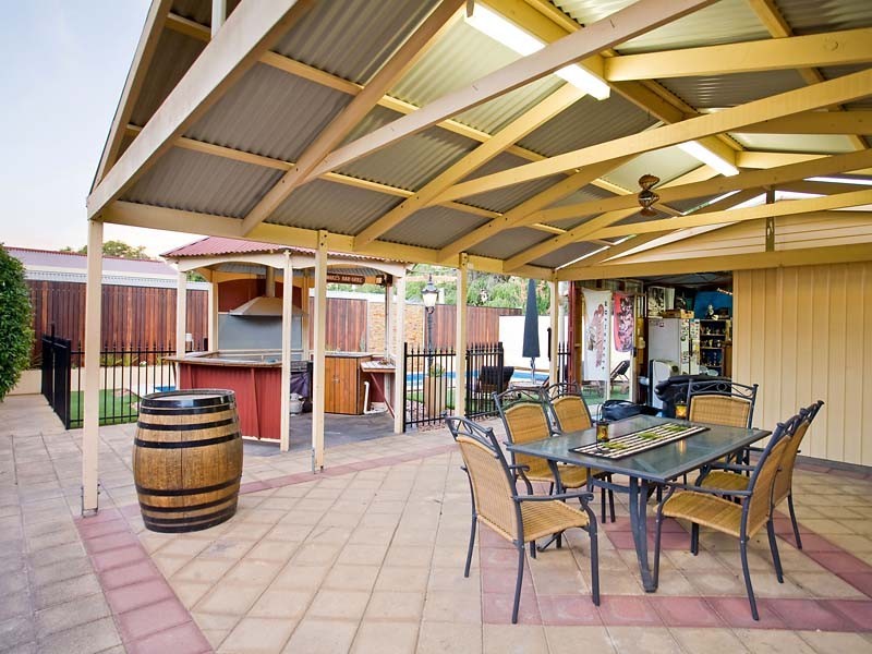 9 St Lawrence Avenue, Croydon SA 5008