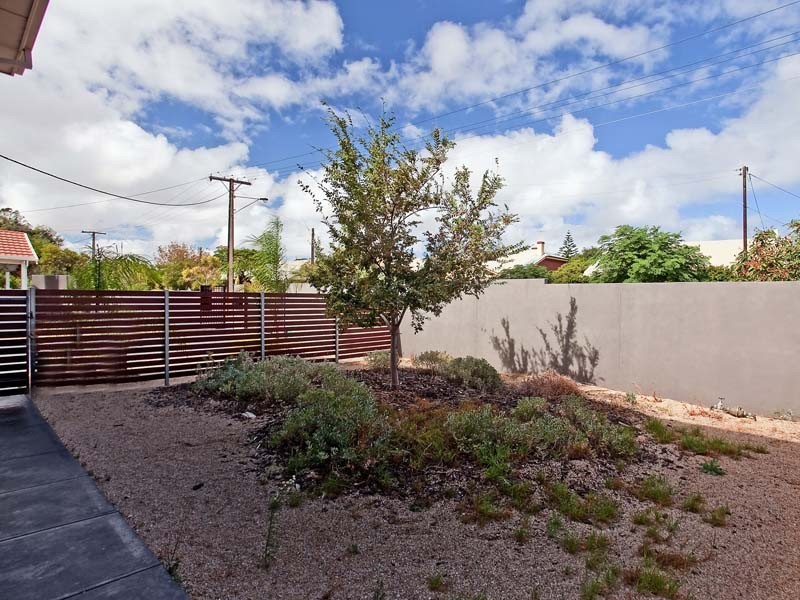 1/11a Alexander Street, Largs Bay SA 5016