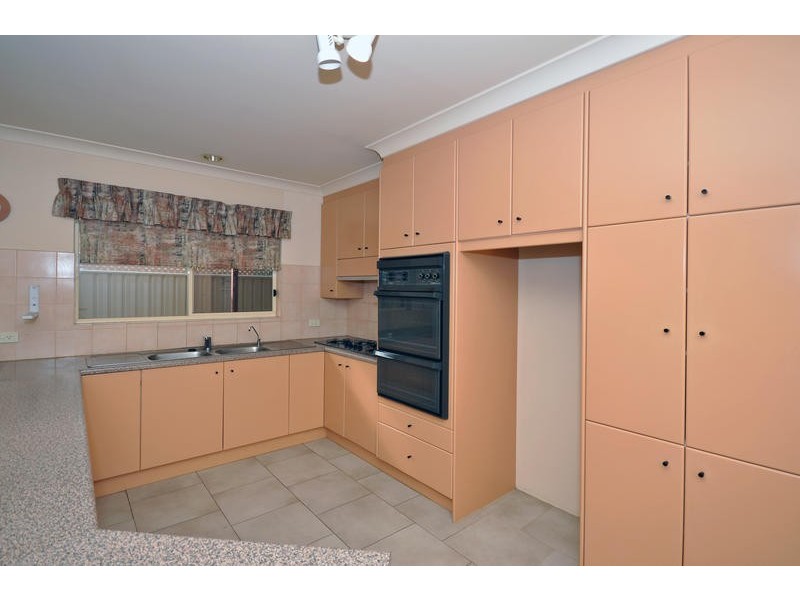 8 Selkirk Avenue, Seaton SA 5023