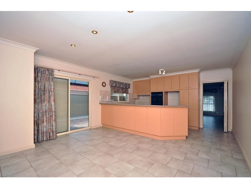 8 Selkirk Avenue, Seaton SA 5023