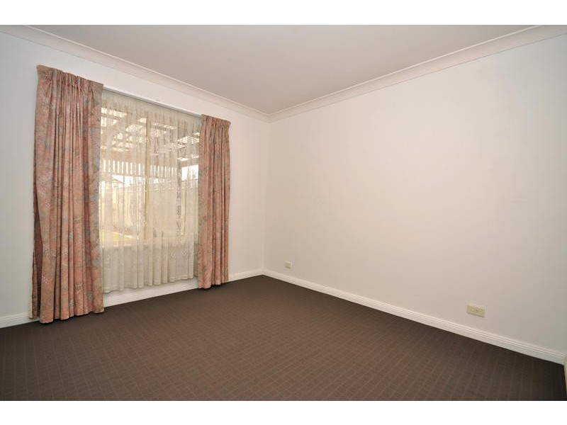 8 Selkirk Avenue, Seaton SA 5023