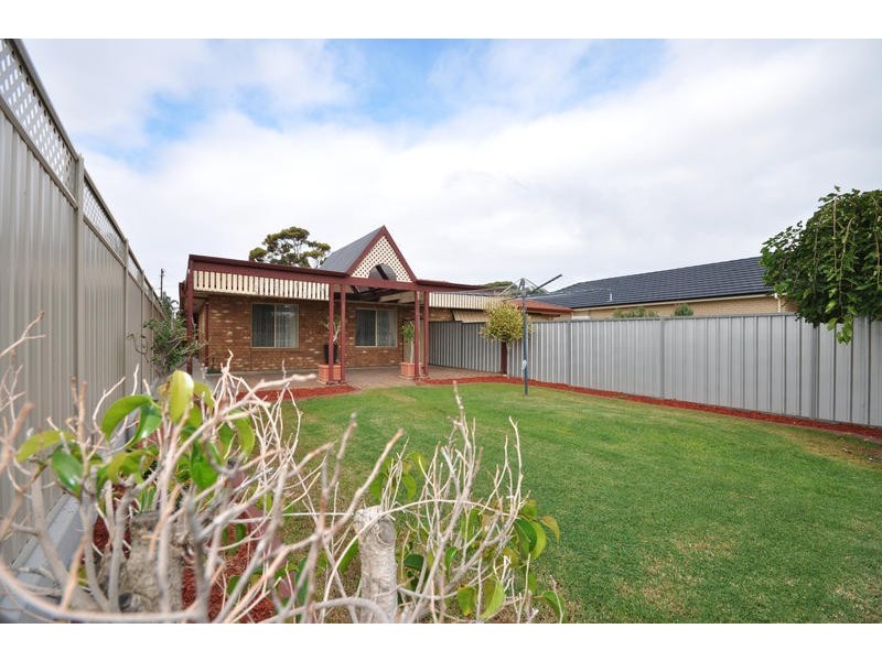 8 Selkirk Avenue, Seaton SA 5023