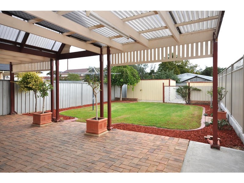 8 Selkirk Avenue, Seaton SA 5023