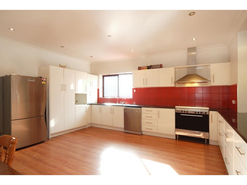 33 Hennessey Tce, Rosewater SA 5013