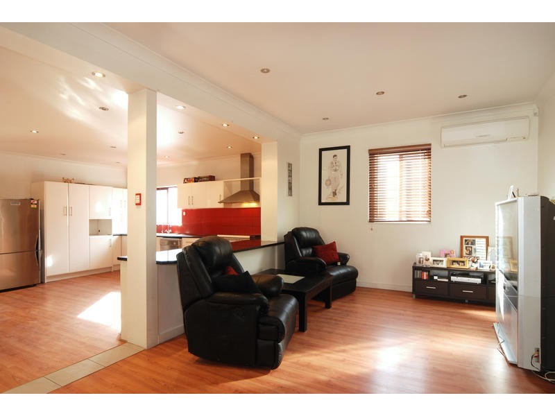 33 Hennessey Tce, Rosewater SA 5013