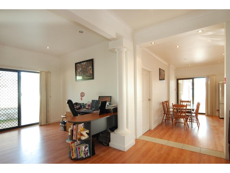 33 Hennessey Tce, Rosewater SA 5013