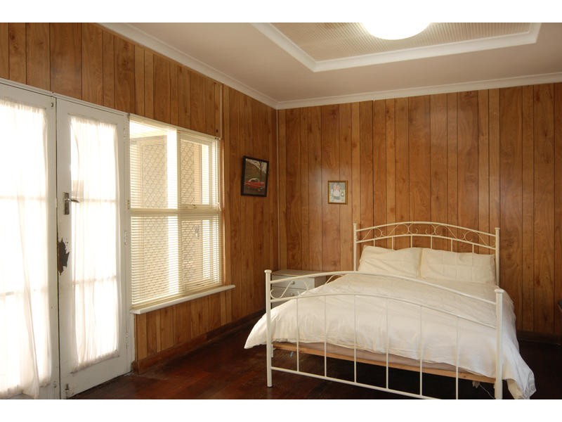 33 Hennessey Tce, Rosewater SA 5013