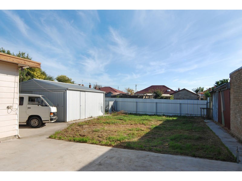 33 Hennessey Tce, Rosewater SA 5013