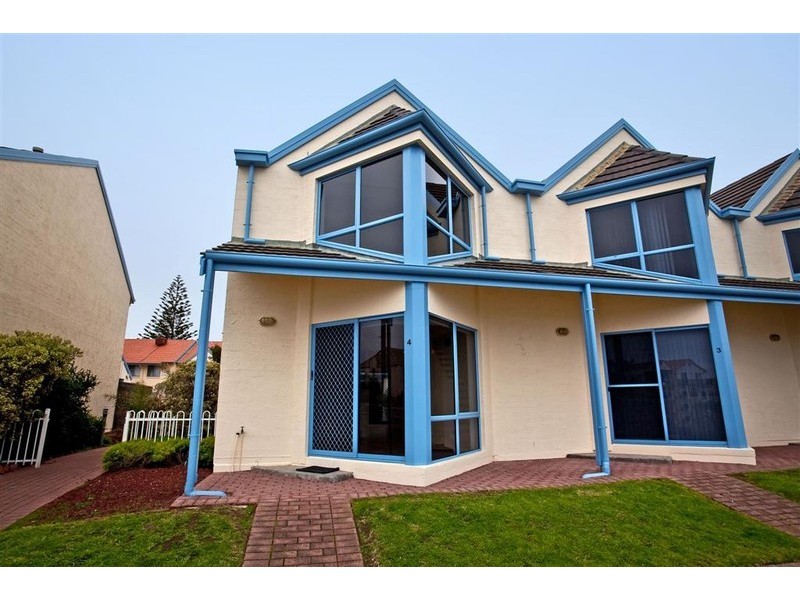 4/1  Falie Drive, North Haven SA 5018