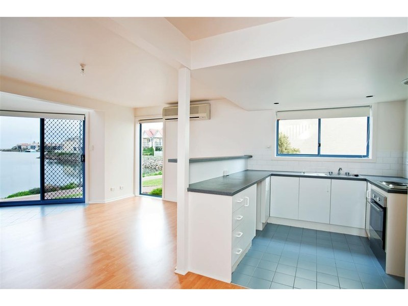 4/1  Falie Drive, North Haven SA 5018