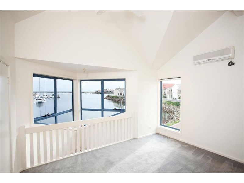 4/1  Falie Drive, North Haven SA 5018
