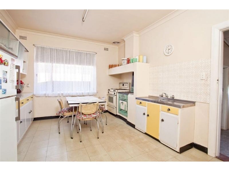30 Honeyton Street, Seaton SA 5023