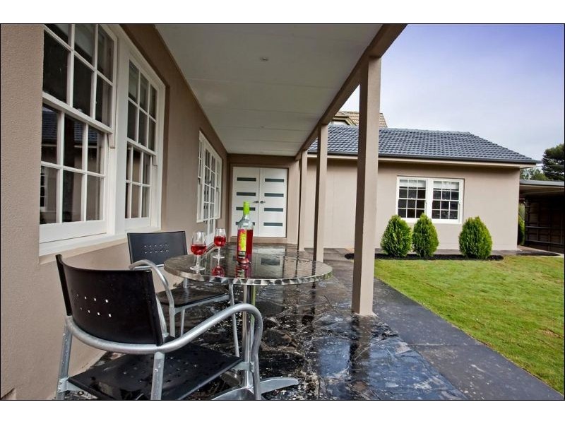 17 Old Belair Road (off Tolmer Ct), Mitcham SA 5062