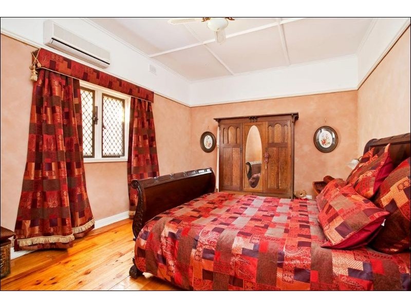 17 Fourth Avenue, Cheltenham SA 5014