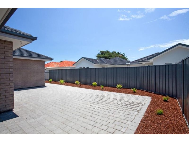 21 Burleigh Avenue, Pennington SA 5013